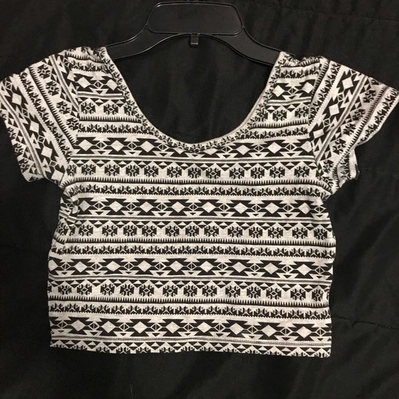 Bundle of 3 crop tops - Picture 5 of 6